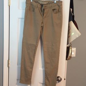 American Eagle beige jegging pants